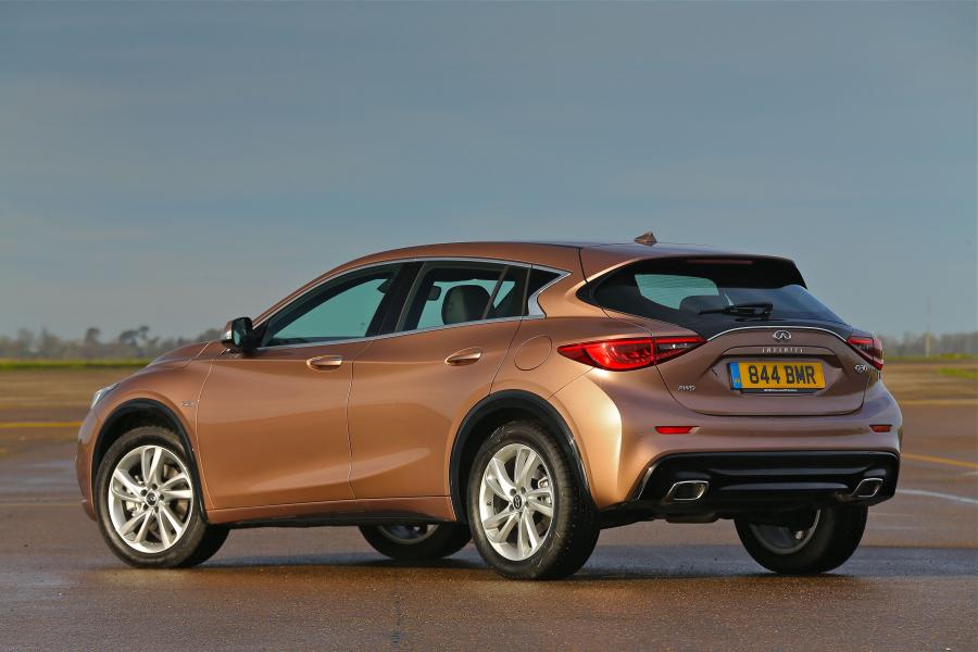  Infiniti Q30 2.2d AWD 2016 года  (UK) (фото 10 из 27)
